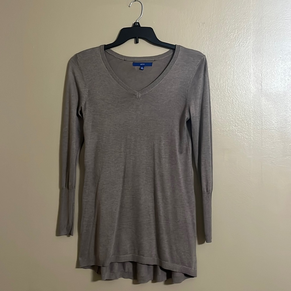 APT9 Beige Sweater Sz M High/Low V-Neck Closet Staple Super Soft Closet Staple